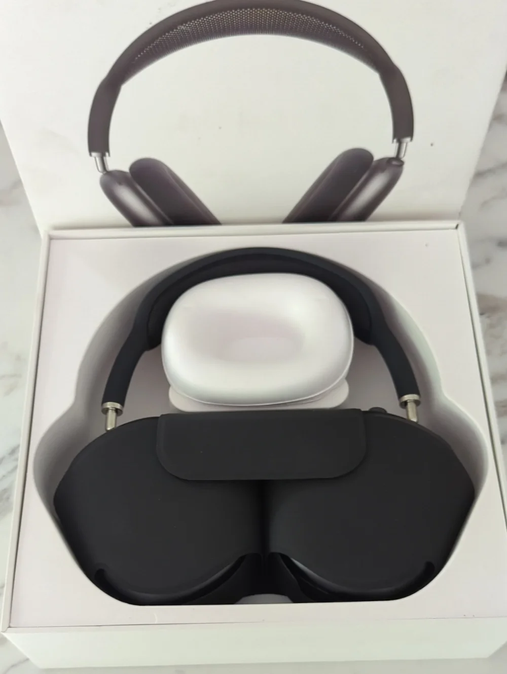 Apple AirPods Max With Smart Case